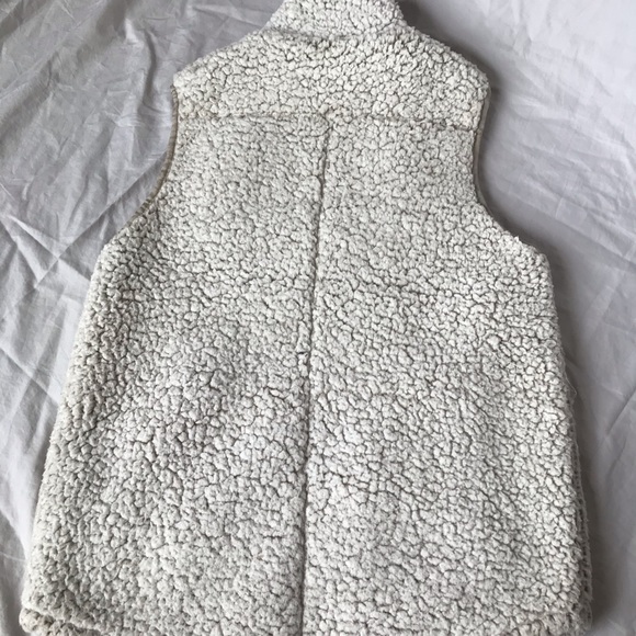 Fluffy and Cozy Vest - Picture 2 of 8